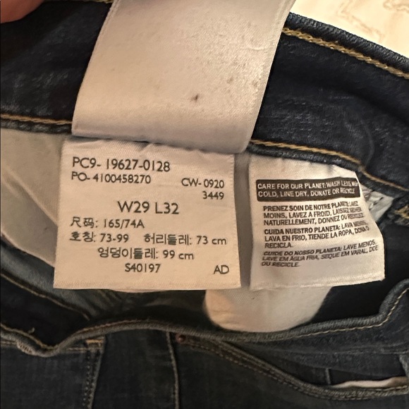 Levi's Women’s 312 Shaping Slim Jeans - Picture 4 of 5